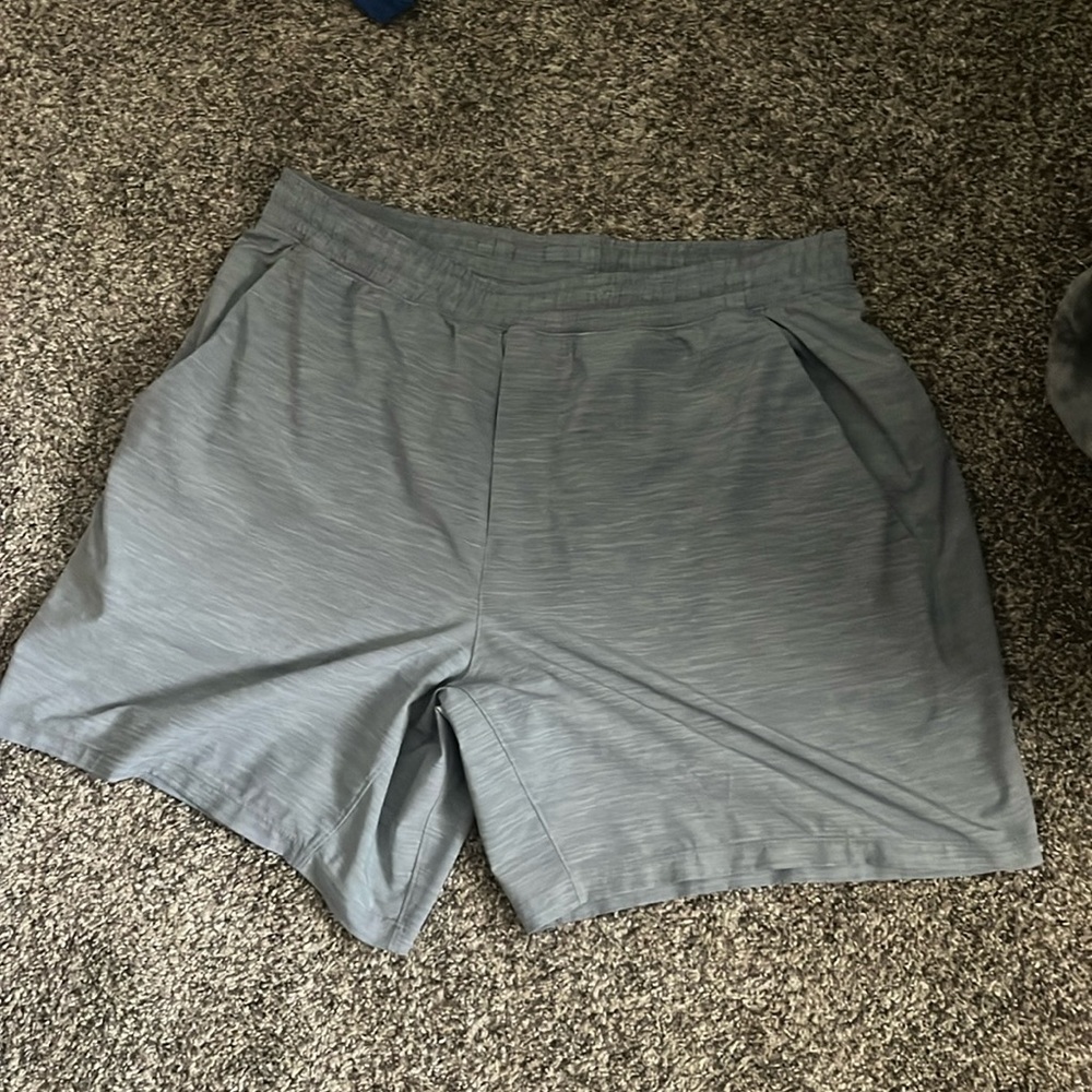 Me s Lululemon pacebreaker xl shorts